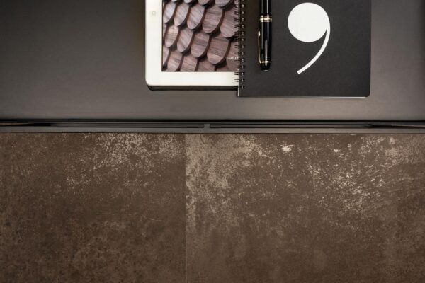 ariostea-ultra-metal-brown-zinc-1320x700